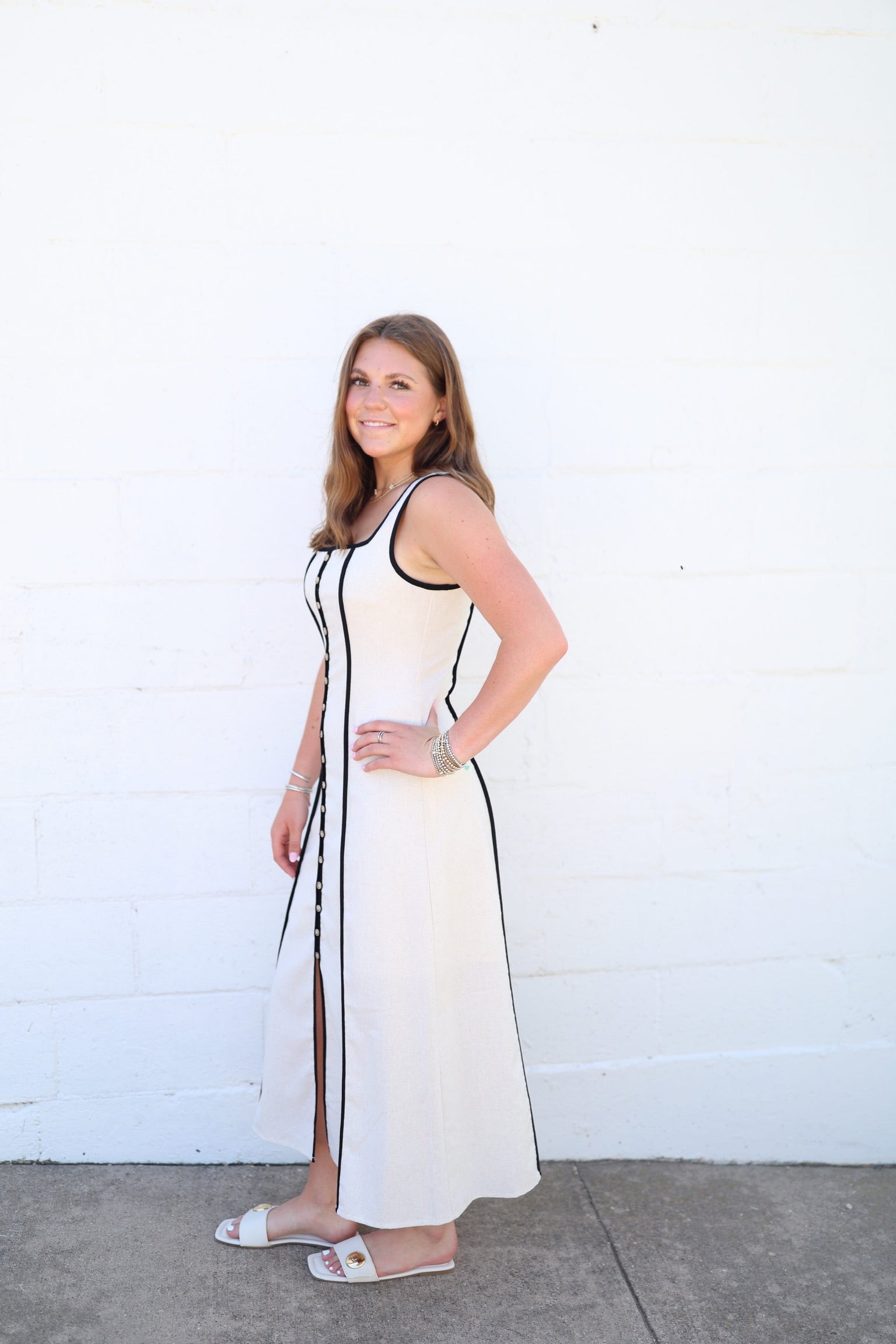 Sleeveless Contrast Midi Dress