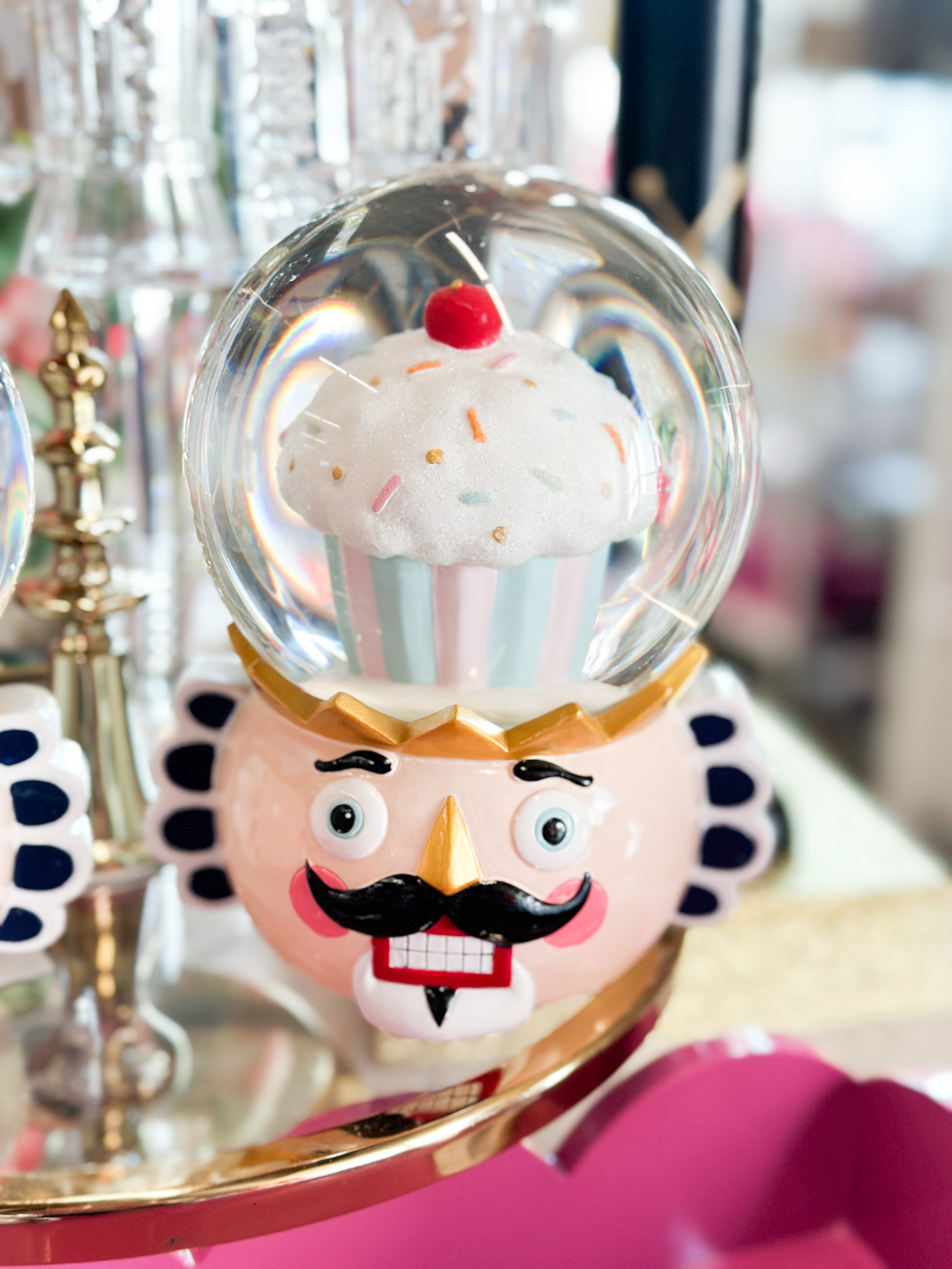 Colonel Cupcake Globe